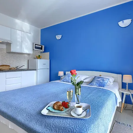 Canaria By Interhome プーラ