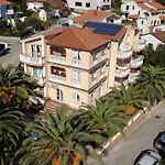 Canaria By Interhome Lejlighed Pula
