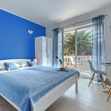 Canaria By Interhome Пула