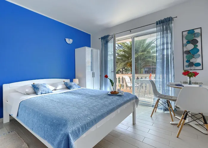 Canaria By Interhome Пула