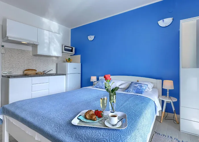 Canaria By Interhome Пула